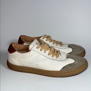 Ikwetta D-1991 sneaker women’s lace up low rise sneaker.